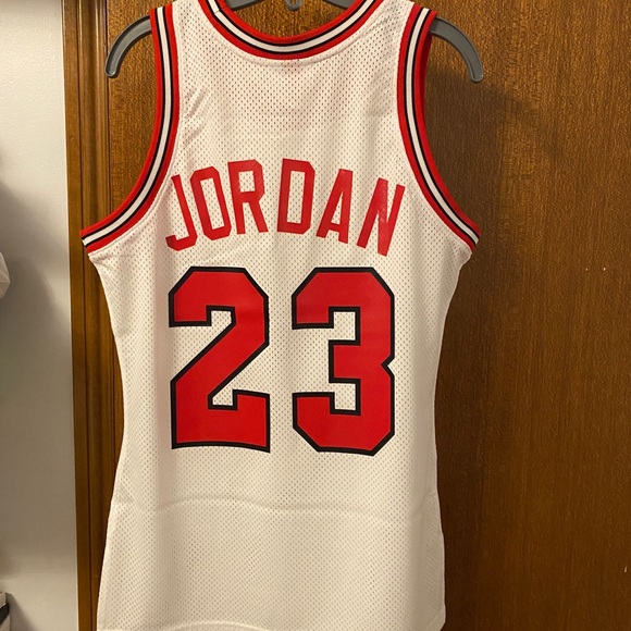 Jordan Bulls Jersey BRAND NEW - Picture 5 of 8
